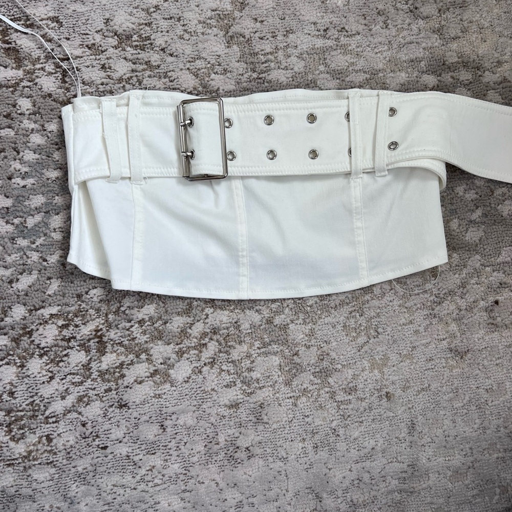 Klesis White Belt Crop Top